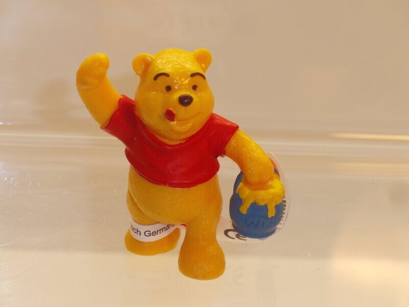 Disney's Winnie Puuh: Bully/Bullyland: Winnie Puuh mit Honigeimer 12366 Disney's Winnie Puuh: Bully/Bullyland: Winnie Puuh mit Honigeimer 12366
