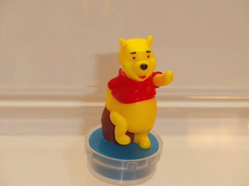Disney's Winnie Puuh: Nestle (Smarties): mit Stempel im Sockel: Winnie Puuh Disney's Winnie Puuh: Nestle (Smarties): mit Stempel im Sockel: Winnie Puuh