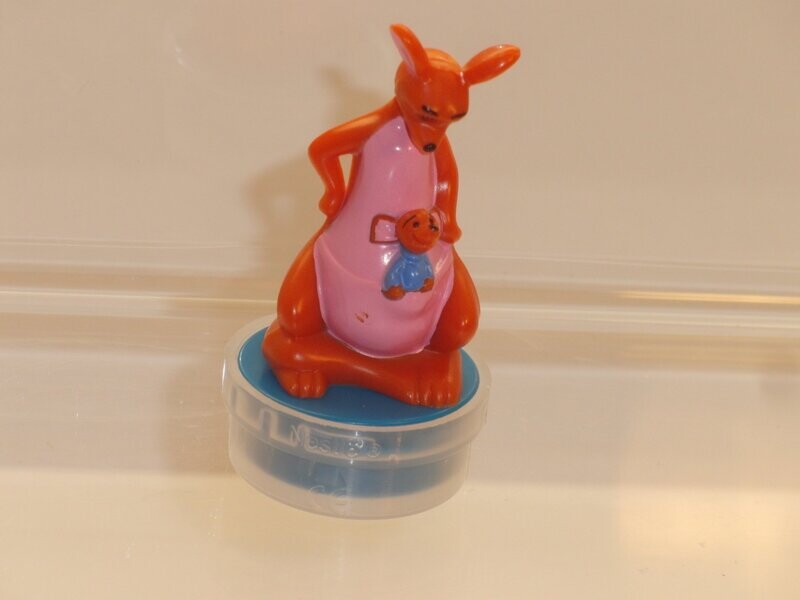 Disney's Winnie Puuh: Nestle (Smarties): mit Stempel im Sockel: Kanga mit Ruh Disney's Winnie Puuh: Nestle (Smarties): mit Stempel im Sockel: Kanga mit Ruh