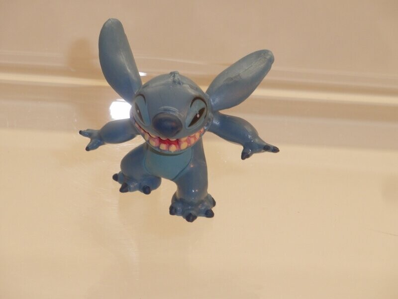 Disney's Lilo und Stitch: Bully CE: Stitch Disney's Lilo und Stitch: Bully CE: Stitch