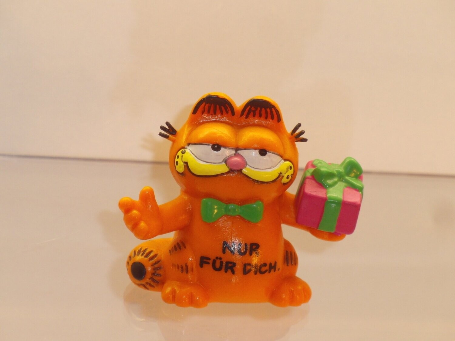 Garfield: Bully: Garfield mit Geschenk
