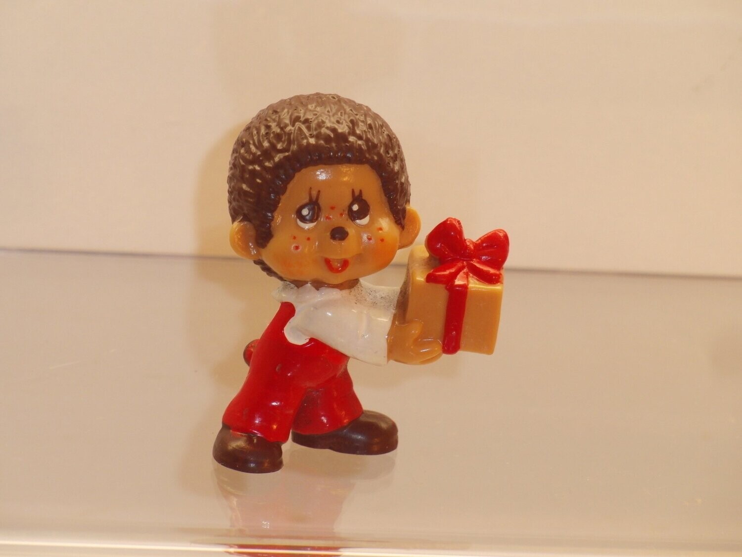 Monchhichi: Bully 1981: Junge mit Geschenk
