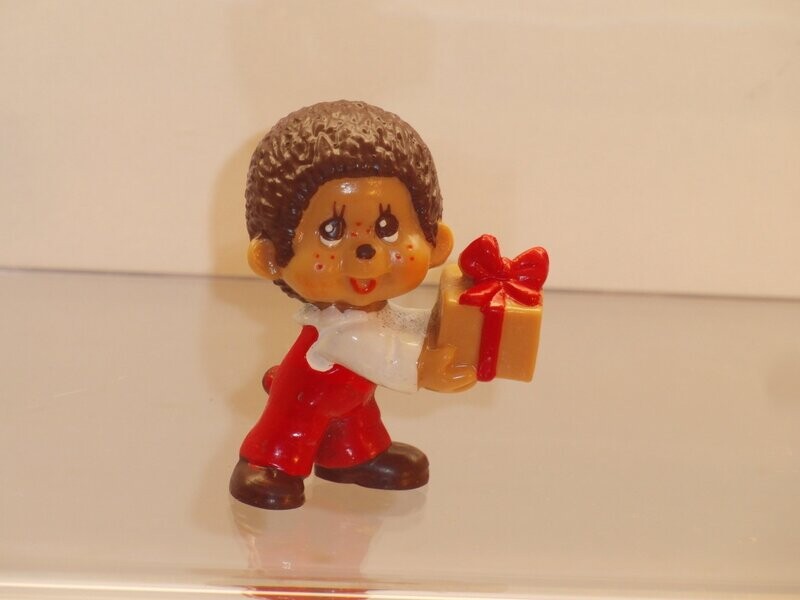 Monchhichi: Bully 1981: Junge mit Geschenk Monchhichi: Bully 1981: Junge mit Geschenk