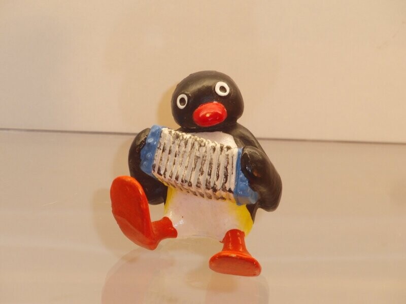 Pingu: Bully/Bullyland 1990: Pingo mit Ziehharmonika Pingu: Bully/Bullyland 1990: Pingo mit Ziehharmonika