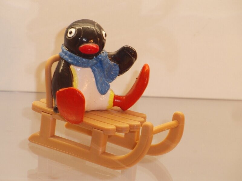 Pingu: Bully/Bullyland 1990: Pingo mit Schlitten Pingu: Bully/Bullyland 1990: Pingo mit Schlitten