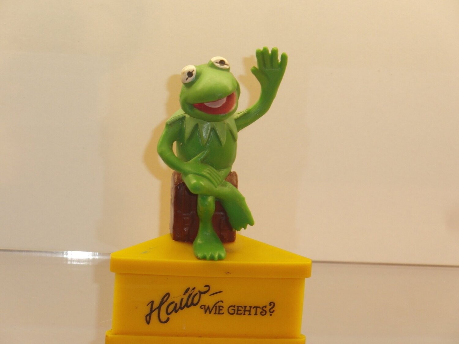 Schleich Figur auf Dreieckssockel: Kermit