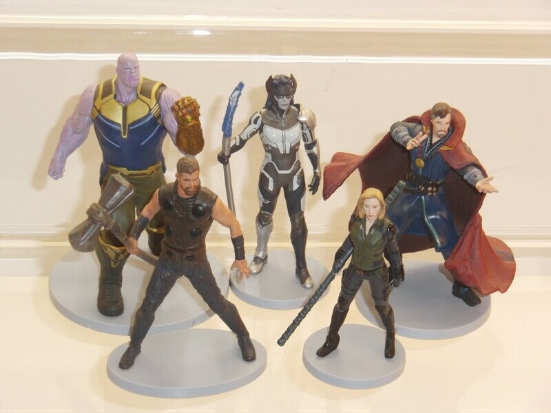 Marvel Superhelden: Disney Store: Avengers: Set mit 5 verschiedenen Figuren Marvel Superhelden: Disney Store: Avengers: Set mit 5 verschiedenen Figuren