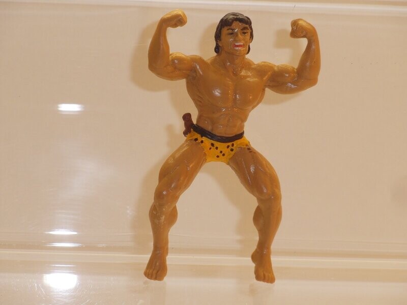 Superhelden: Disjorsa/Yolanda 1996: Tarzan sitzend in Siegerpose (ohne Elefant)