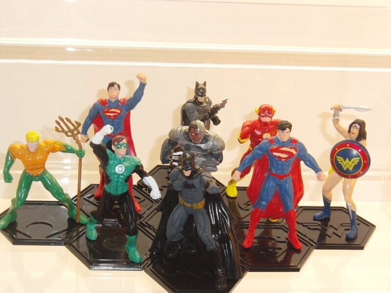 DC Superhelden: Comansi: Justice League: Set mit 9 Figuren DC Superhelden: Comansi: Justice League: Set mit 9 Figuren