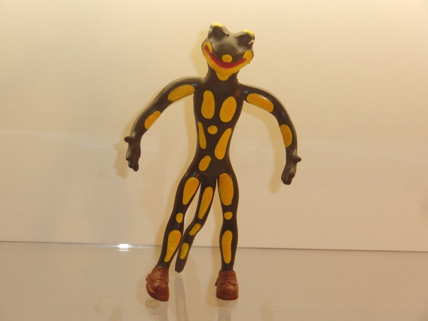 Werbefiguren: Salamander 70er Jahre: Lurchi und seine Freunde:
Lurchi als Biegefigur von Schleich (altes Emblem)