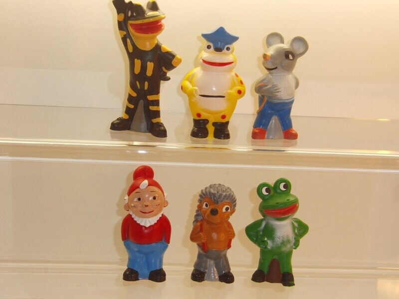 Werbefiguren: Salamander 80er Jahre: Lurchi und seine Freunde:
kompletter Satz mit 6 verschiedenen Quietsch-Figuren