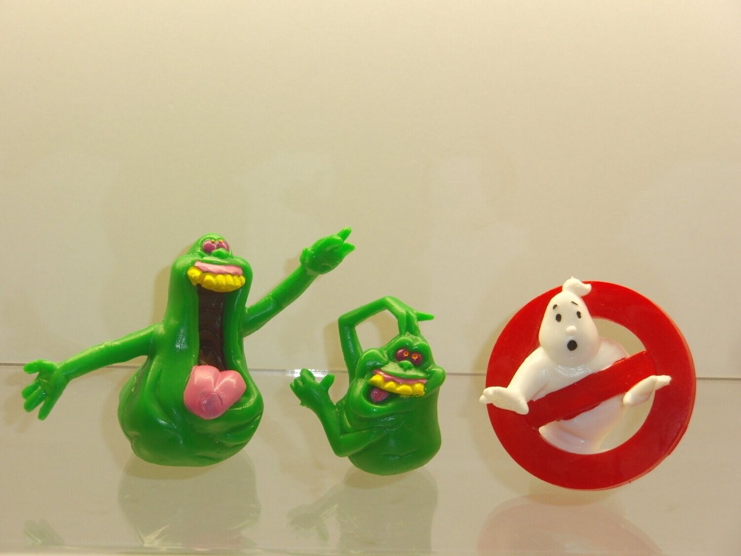 The Real Ghostbusters: Yolanda 80er Jahre: Set mit Logo und 2x Slimer = 3 Figuren