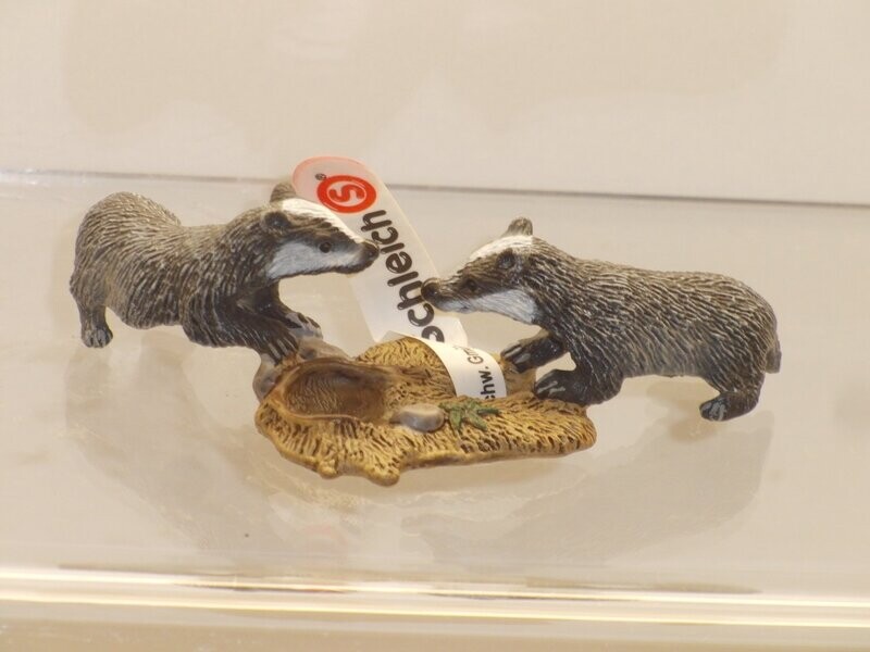 Schleich: 14651 Dachsjungen mit Fähnchen Schleich: 14651 Dachsjungen mit Fähnchen