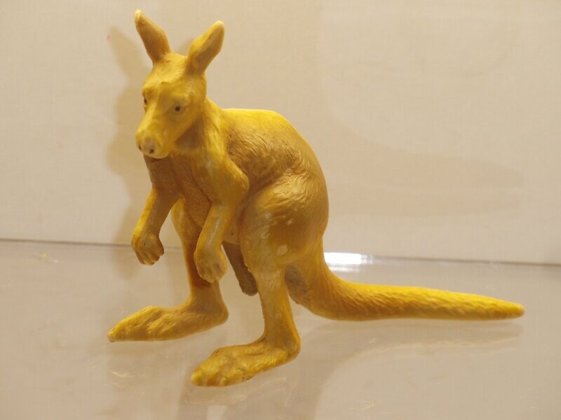Schleich: 14031 Känguruh (gelbe Bemalung) Schleich: 14031 Känguruh (gelbe Bemalung)