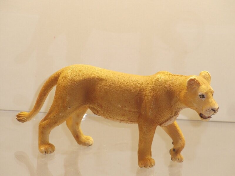 Schleich: 14363 Löwin laufend