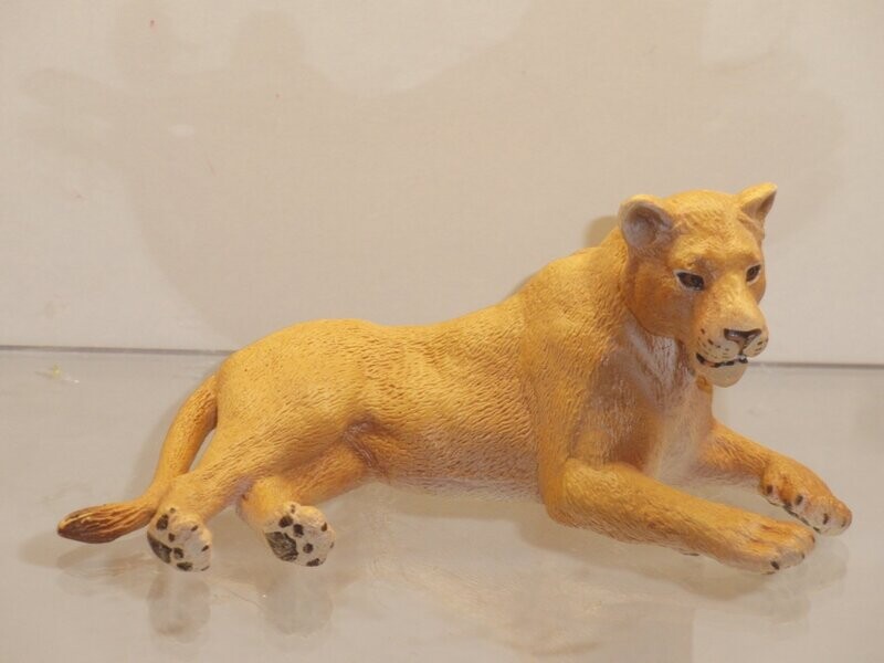 Schleich: 14375 Löwin liegend