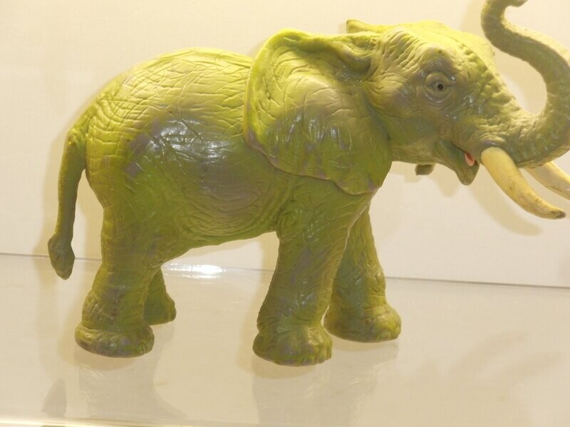 Schleich: 14083 Afrikanischer Elefantenbulle grünlich Schleich: 14083 Afrikanischer Elefantenbulle grünlich