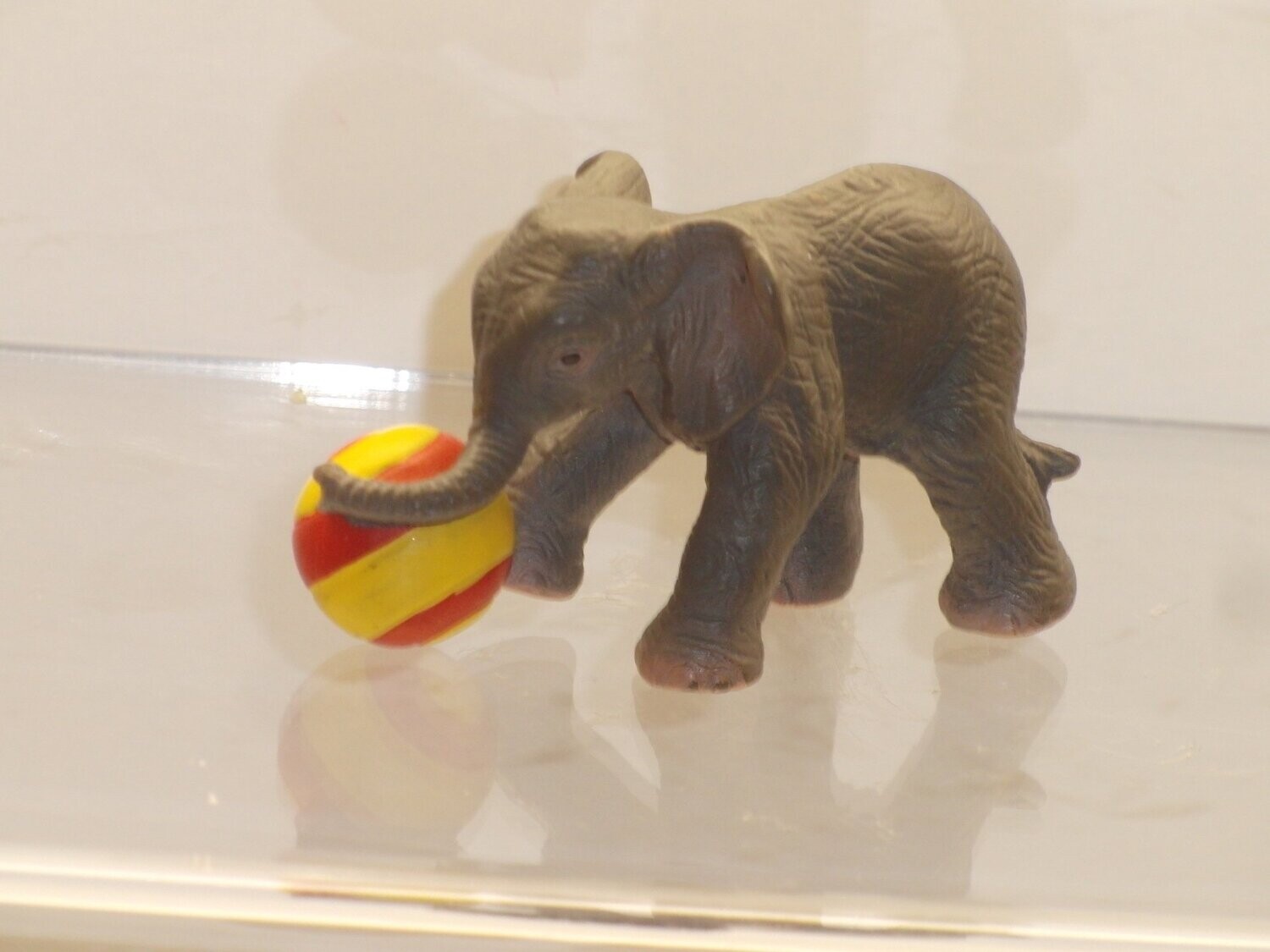 Schleich: 14457 Junger Elefant mit Ball