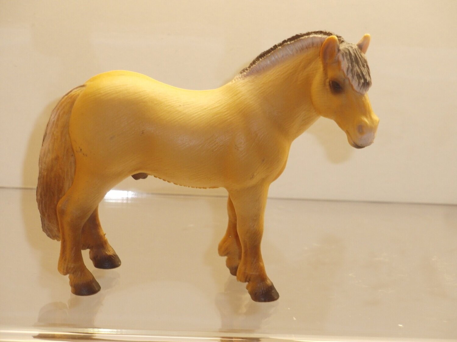 Schleich: 13250 Fjordpferd (ohne Aalstrich)