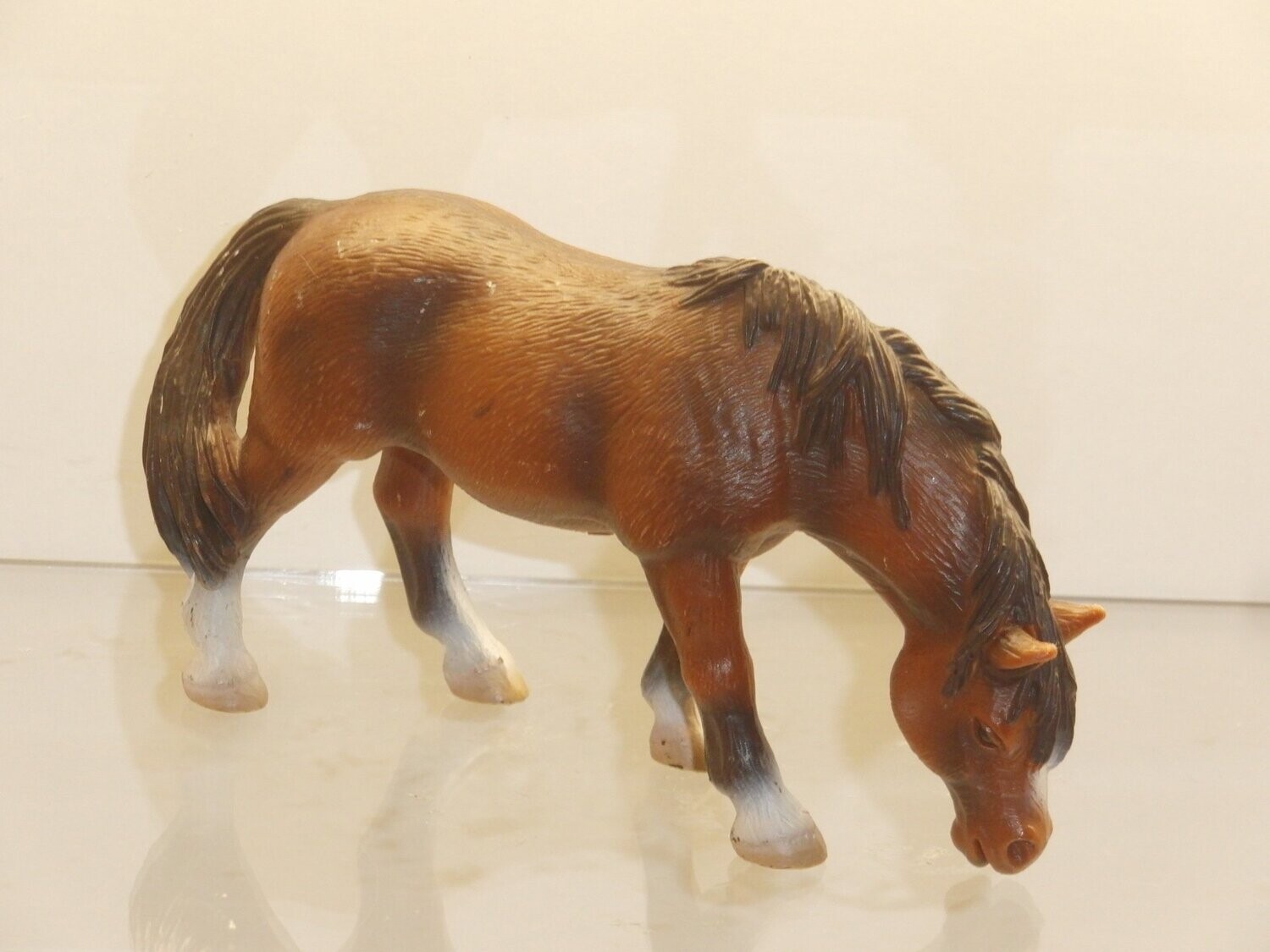 Schleich: 13299 Reitpony grasend