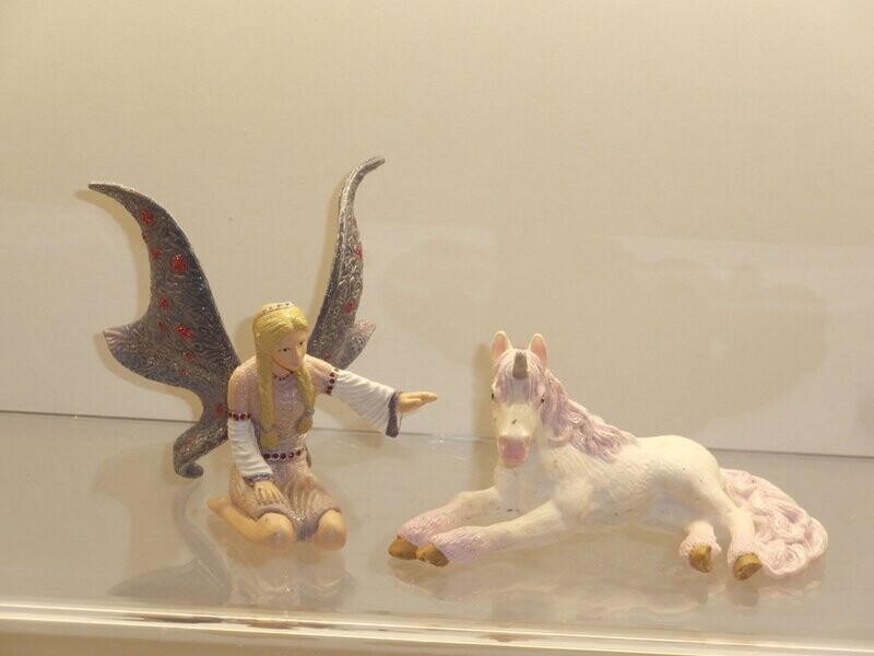 Schleich: Bayala: 70424 Lindariel mit Einhornfohlen Schleich: Bayala: 70424 Lindariel mit Einhornfohlen