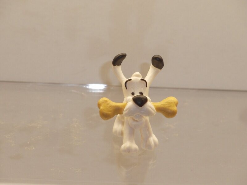 Asterix: Plastoy ab 1997: Idefix mit Knochen Asterix: Plastoy ab 1997: Idefix mit Knochen