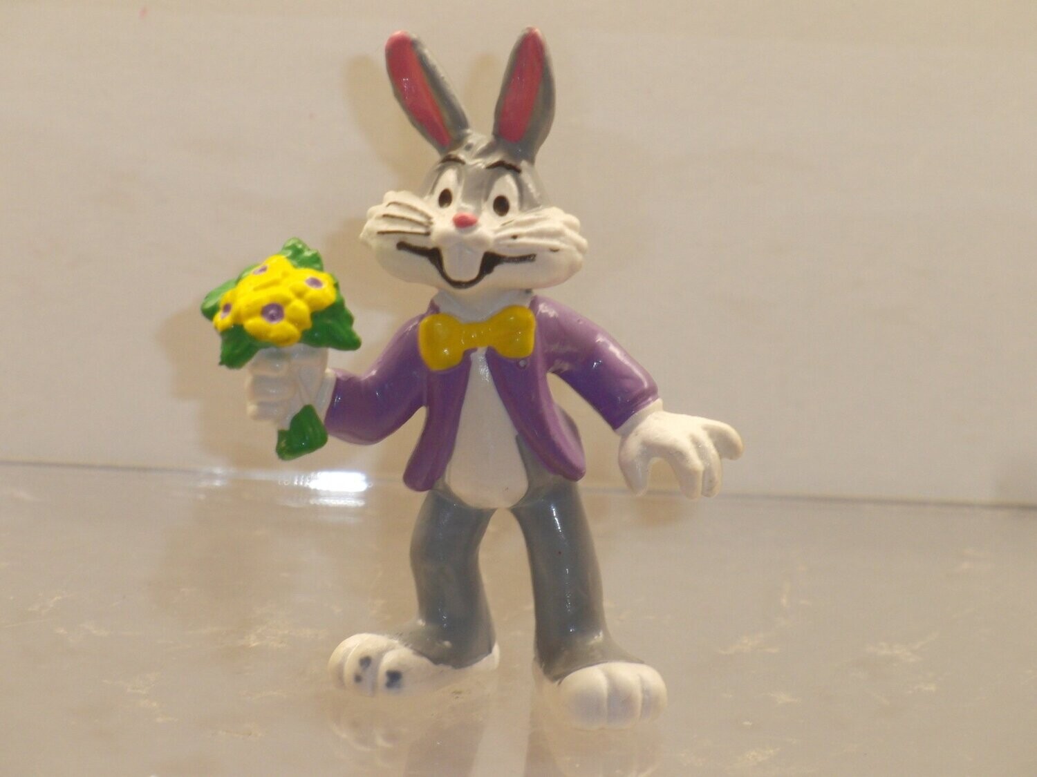 Bugs Bunny  & Co.: Bully 80er Jahre: Bugs Bunny mit Blumenstrauß