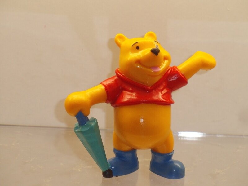 Disney's Winnie Puuh: Bully/Bullyland: Winnie Puuh mit Regenschirm Disney's Winnie Puuh: Bully/Bullyland: Winnie Puuh mit Regenschirm
