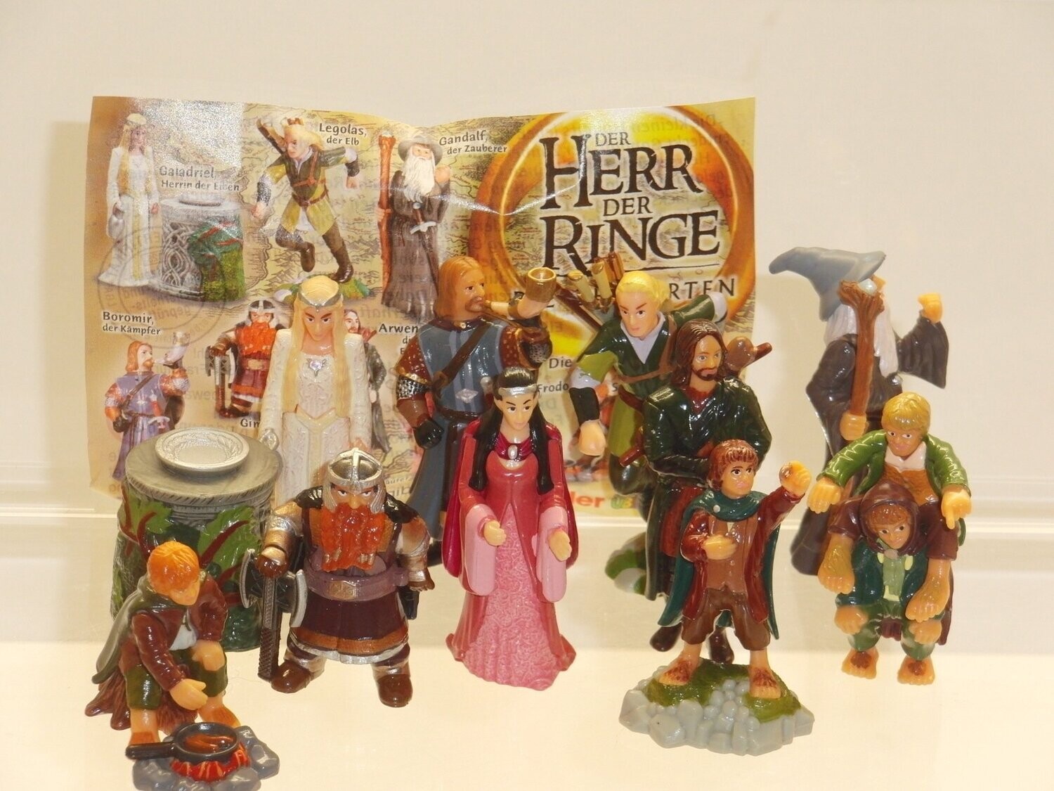 Ferrero Ü-Ei: 2001: Der Herr der Ringe - Die Gefährten: kompletter Satz mit 10 Figuren mit 1 BPZ