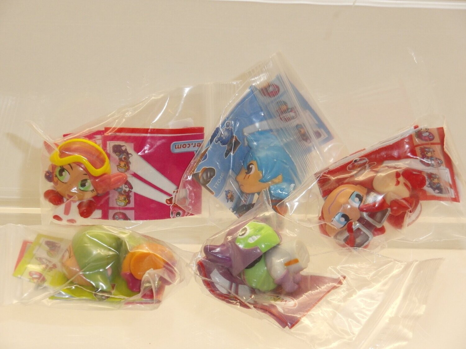 Ferrero Ü-Ei: 2007: Manga Figuren:  kompletter Satz mit 5 Figuren mit allen BPZ