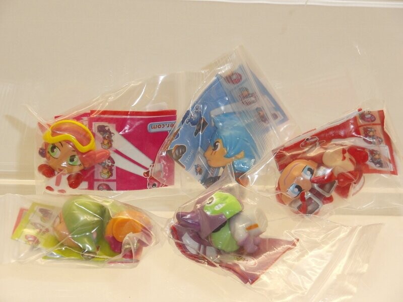 Ferrero Ü-Ei: 2007: Manga Figuren: kompletter Satz mit 5 Figuren mit allen BPZ Ferrero Ü-Ei: 2007: Manga Figuren: kompletter Satz mit 5 Figuren mit allen BPZ