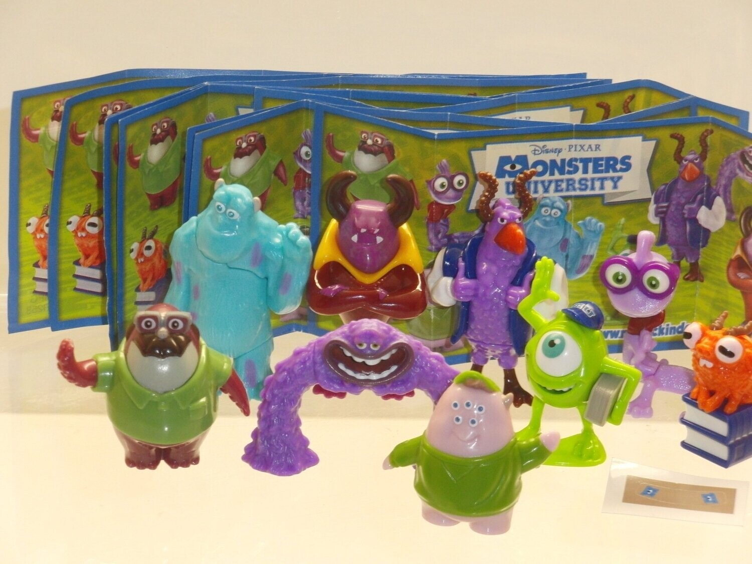 Ferrero Ü-Ei: 2013: Die Monster Uni:  kompletter Satz mit 9 Figuren mit allen BPZ