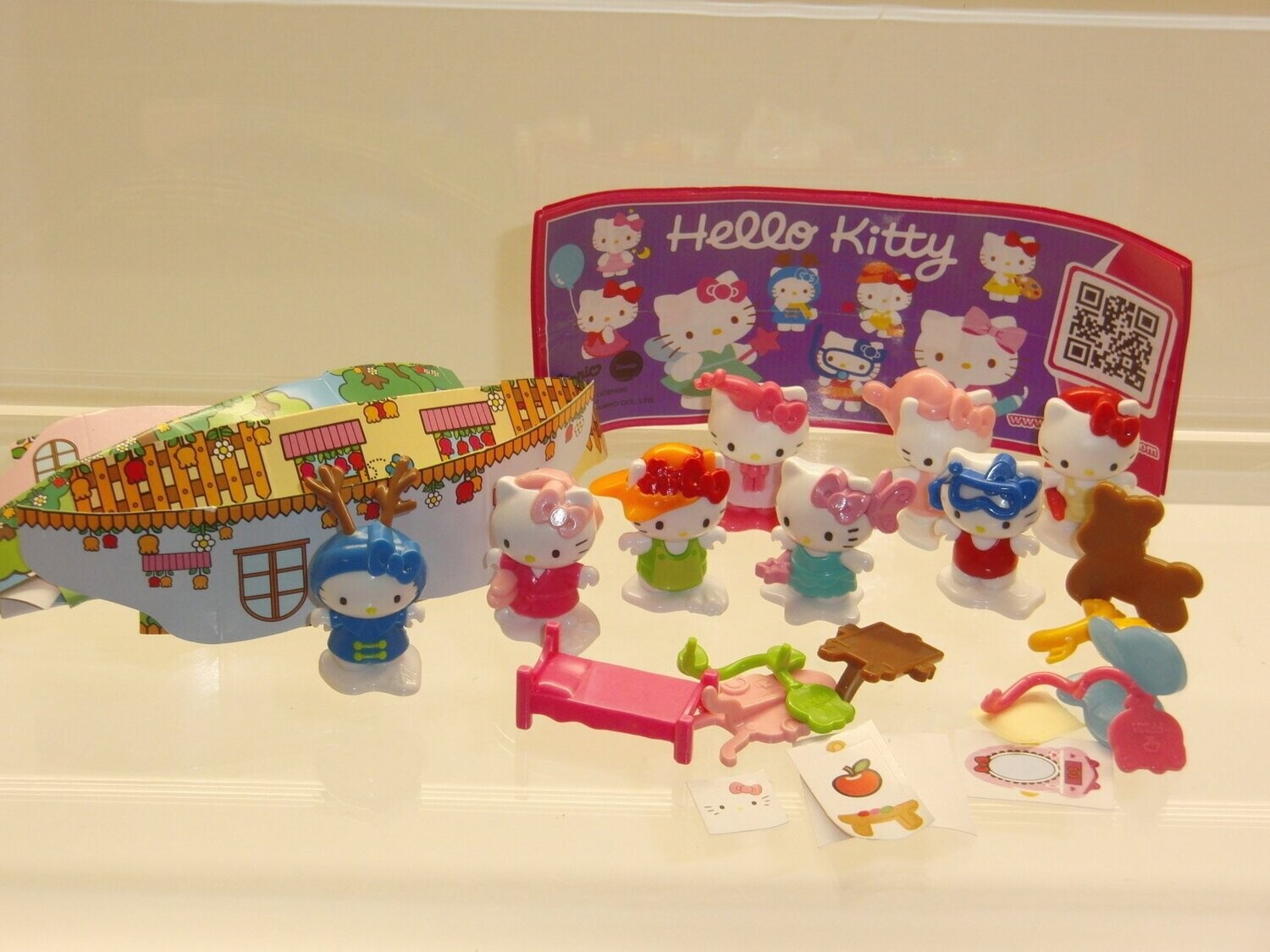 Ferrero Ü-Ei: 2014: Hello Kitty:  kompletter Satz mit 8 Figuren mit allen BPZ