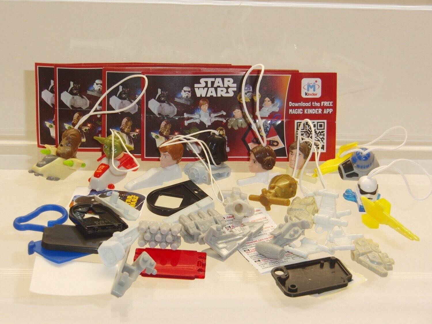 Ferrero Ü-Ei: 2016: Star Wars Episode 7:  kompletter Satz mit 11 Figuren/Teilen mit 9 BPZ