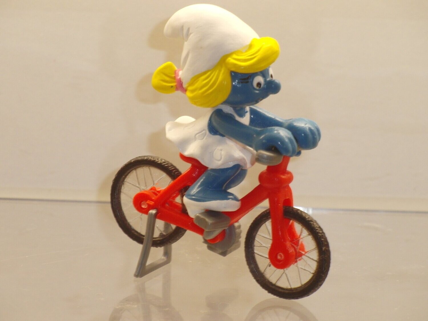 Schlumpfinchen auf Fahrrad 4.0236