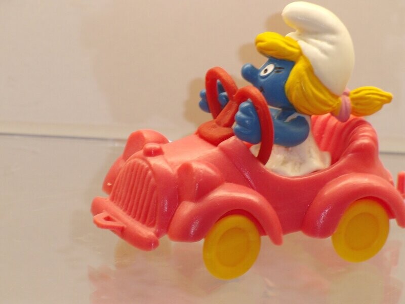 Schlumpfinchen im Auto 4.0241 (Aufkleber fehlen) Schlumpfinchen im Auto 4.0241 (Aufkleber fehlen)