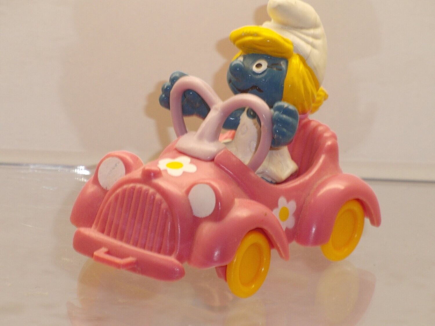 Schlumpfinchen im Auto 4.0241 (Aufgedruckte Blumen)