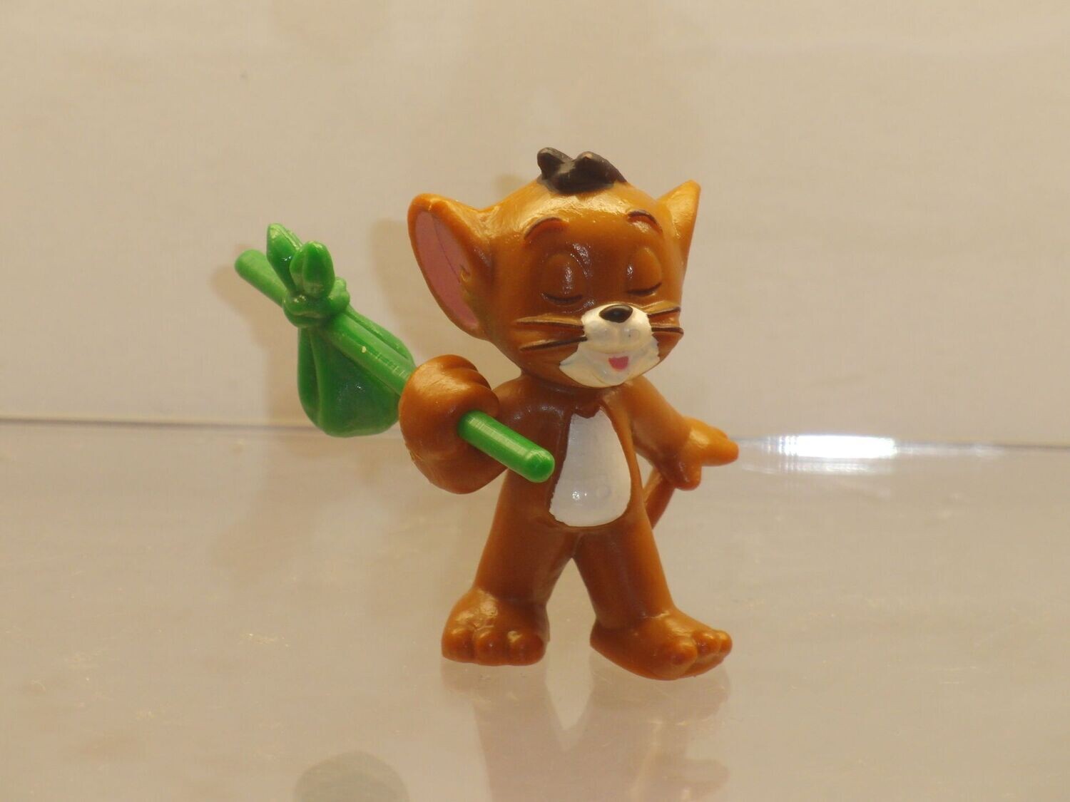 Tom & Jerry: Bully 2000 CE: Jerry mit grünem Bündel