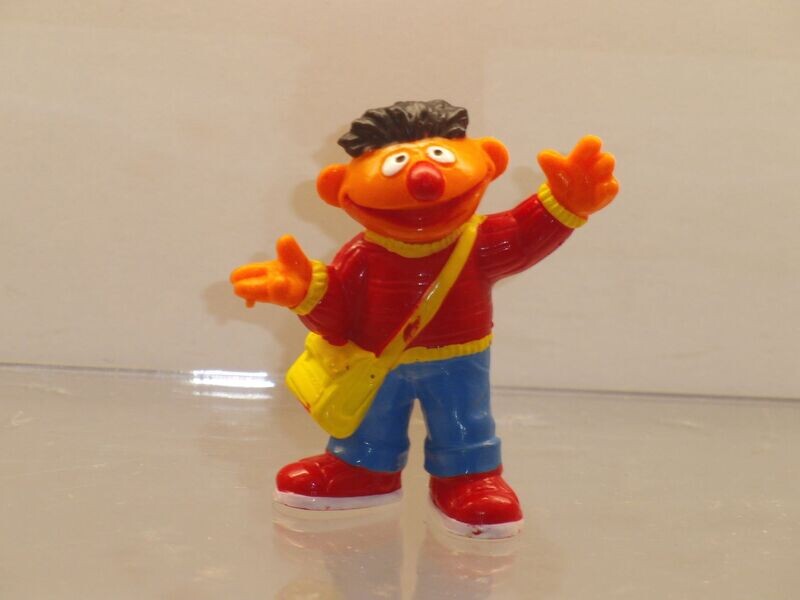 Sesamstraße: Bully 1985: Ernie mit Tasche Sesamstraße: Bully 1985: Ernie mit Tasche