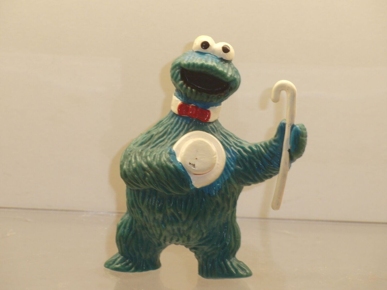 Sesamstraße: Tara Toys: Krümelmonster mit Hut und Stock