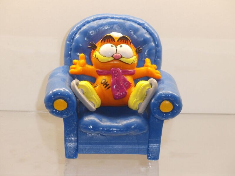Garfield: Bully: Garfield im dunkelblauen Sessel: Eisläufer Garfield: Bully: Garfield im dunkelblauen Sessel: Eisläufer