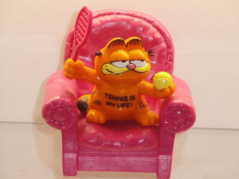 Garfield: Bully: Garfield im pinken Sessel: Tennisspieler Garfield: Bully: Garfield im pinken Sessel: Tennisspieler