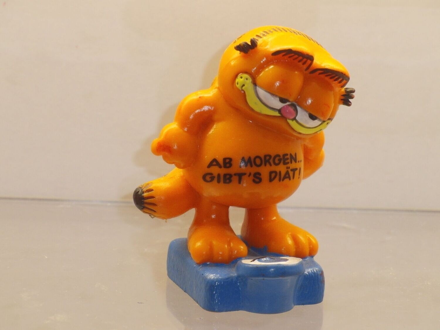 Garfield: Bully: Garfield auf Waage