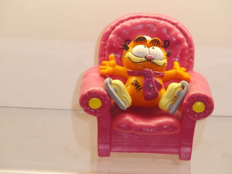 Garfield: Bully: Garfield im pinken Sessel: Eisläufer Garfield: Bully: Garfield im pinken Sessel: Eisläufer