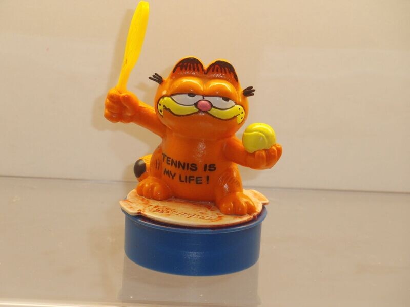 Garfield: Bully: Garfield auf Stempel: Tennisspieler