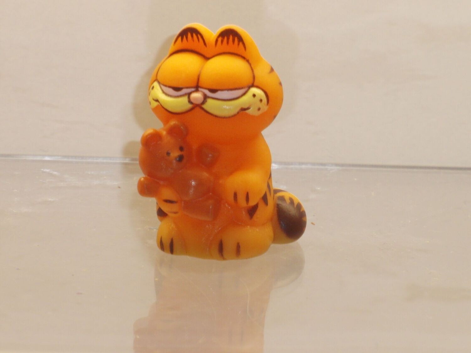 Garfield: Dakin Hong Kong 80er/90er Jahre: Garfield mit Teddy (Hohlkörperfigur)