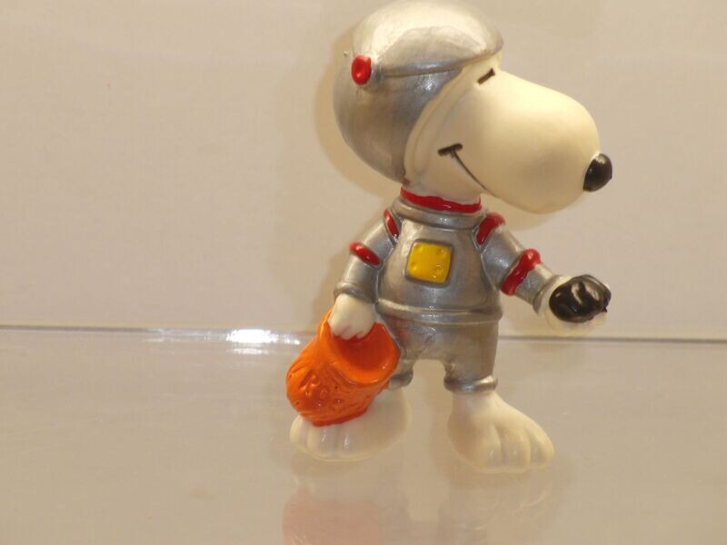 Snoopy/Peanuts: Schleich 2. Serie ab 80er Jahre: Snoopy als Astronaut Snoopy/Peanuts: Schleich 2. Serie ab 80er Jahre: Snoopy als Astronaut