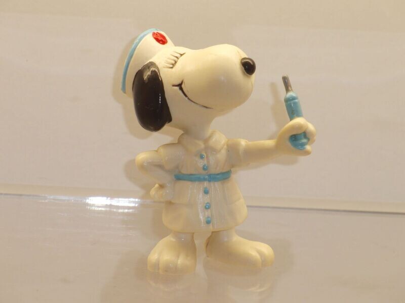 Snoopy/Peanuts: Schleich 2. Serie ab 80er Jahre: Belle als Krankenschwester Snoopy/Peanuts: Schleich 2. Serie ab 80er Jahre: Belle als Krankenschwester