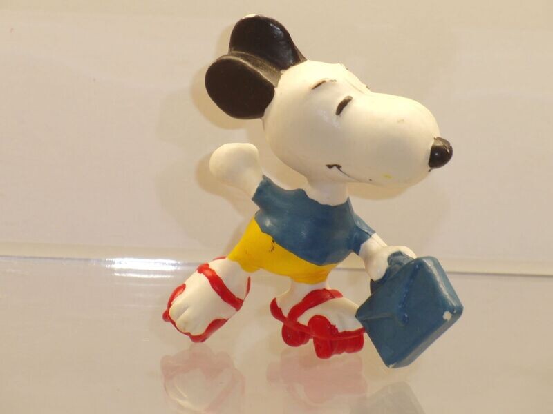 Snoopy/Peanuts: Schleich 2. Serie ab 80er Jahre: Snoopy mit Tasche auf Rollschuhen Snoopy/Peanuts: Schleich 2. Serie ab 80er Jahre: Snoopy mit Tasche auf Rollschuhen