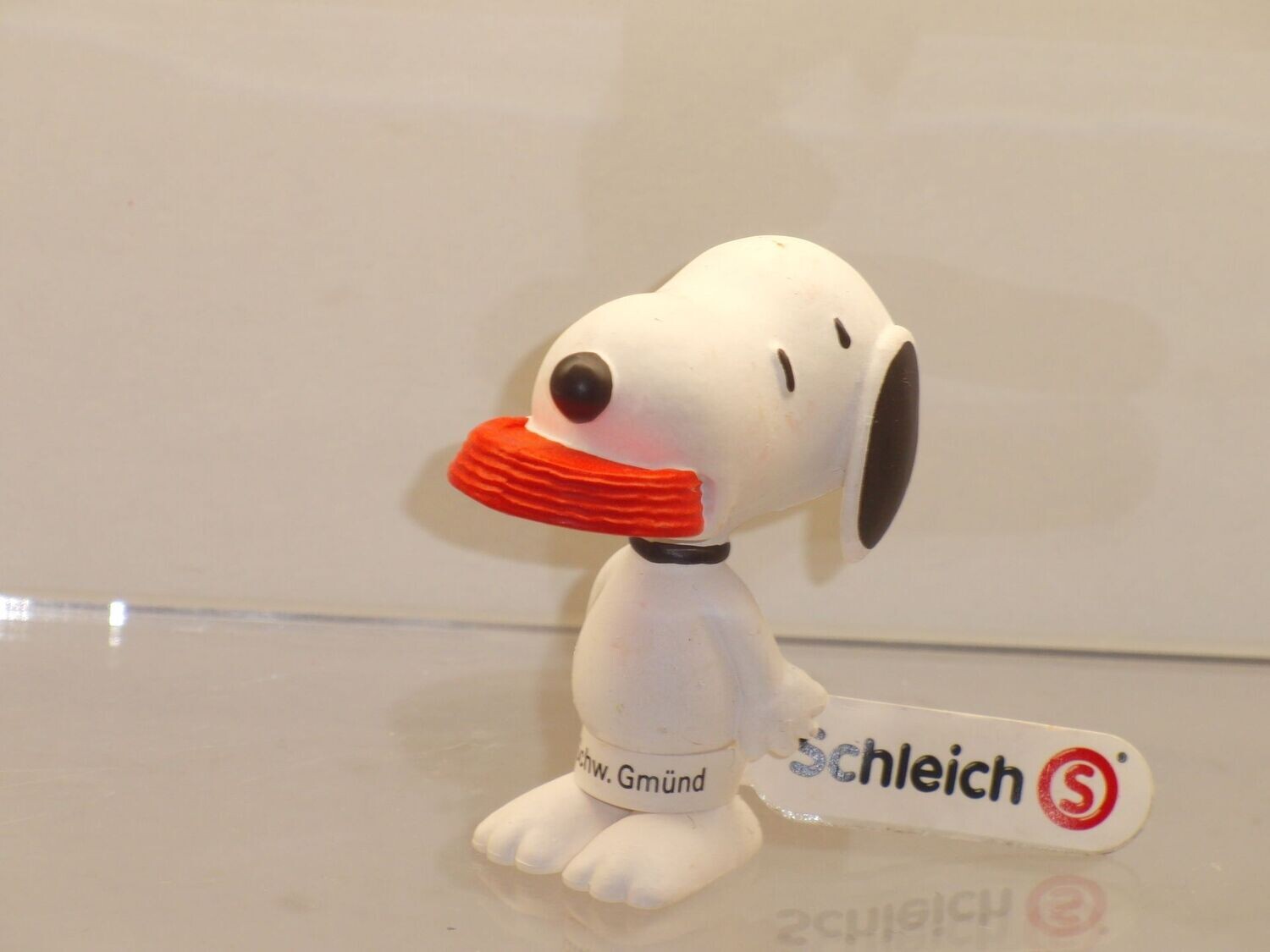 Snoopy/Peanuts: Schleich ab 2014: Snoopy mit Napf 22002